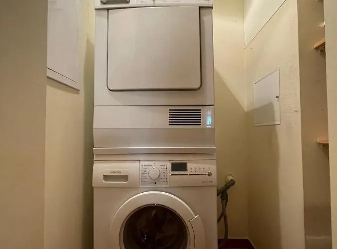 Spacious 3-bedroom With Sauna شقة *